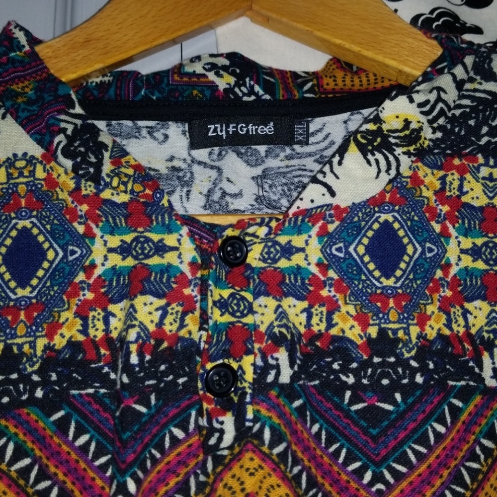Tribal pattern Shirt - Picture 2 of 2